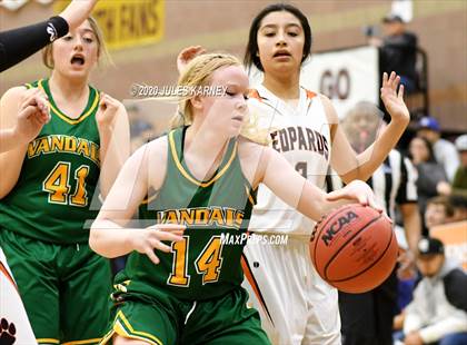 Thumbnail 2 in Eureka vs Wells (NIAA 1A Southern/Eastern Final) photogallery.
