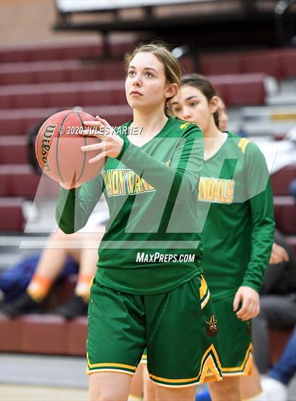 Thumbnail 2 in Eureka vs Wells (NIAA 1A Southern/Eastern Final) photogallery.