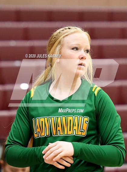 Thumbnail 2 in Eureka vs Wells (NIAA 1A Southern/Eastern Final) photogallery.