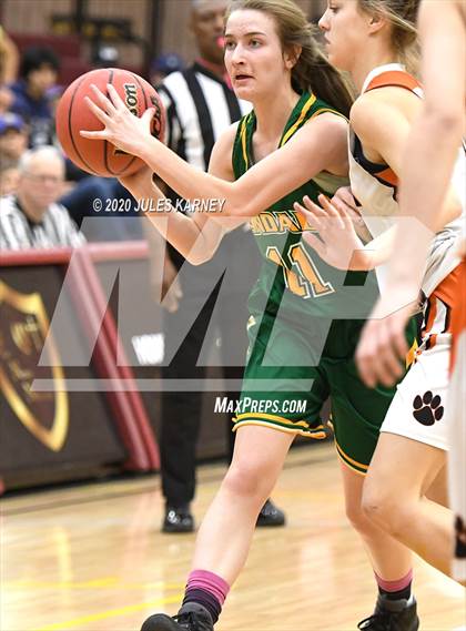 Thumbnail 2 in Eureka vs Wells (NIAA 1A Southern/Eastern Final) photogallery.