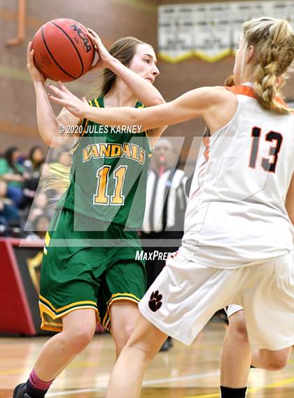 Thumbnail 1 in Eureka vs Wells (NIAA 1A Southern/Eastern Final) photogallery.