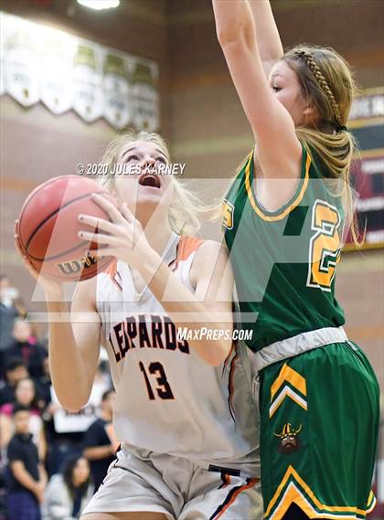 Thumbnail 3 in Eureka vs Wells (NIAA 1A Southern/Eastern Final) photogallery.