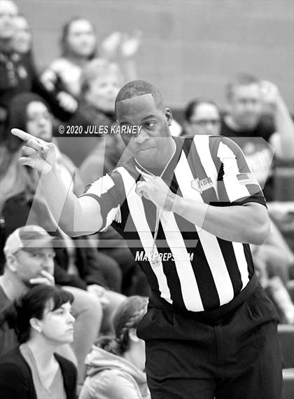 Thumbnail 1 in Eureka vs Wells (NIAA 1A Southern/Eastern Final) photogallery.