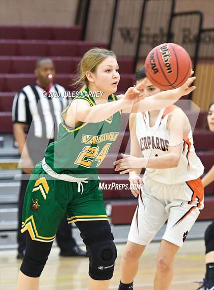 Thumbnail 2 in Eureka vs Wells (NIAA 1A Southern/Eastern Final) photogallery.
