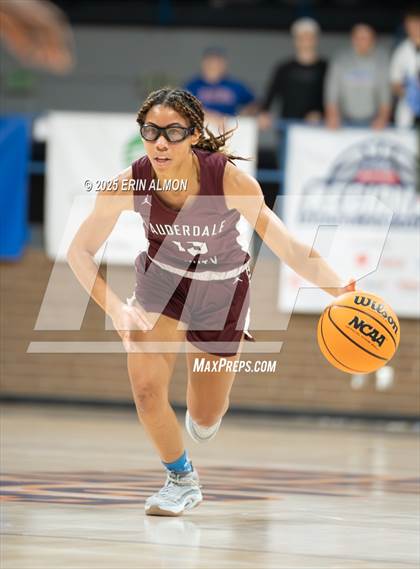 Thumbnail 2 in Mars Hill Bible vs. Lauderdale County (AHSAA 3A Regional First Round) photogallery.