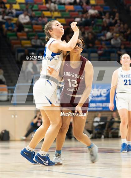 Thumbnail 2 in Mars Hill Bible vs. Lauderdale County (AHSAA 3A Regional First Round) photogallery.