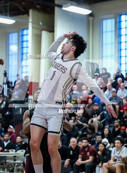 Thumbnail 1 in Mount Vernon @ Kingston (NYSPHSAA Regional Final) photogallery.
