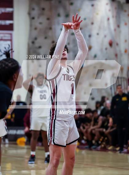 Thumbnail 1 in Mount Vernon @ Kingston (NYSPHSAA Regional Final) photogallery.