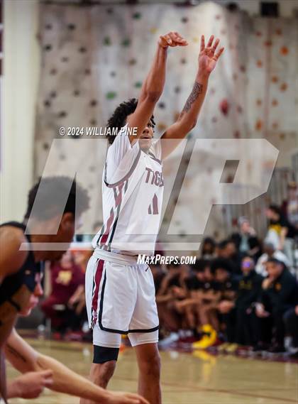 Thumbnail 2 in Mount Vernon @ Kingston (NYSPHSAA Regional Final) photogallery.