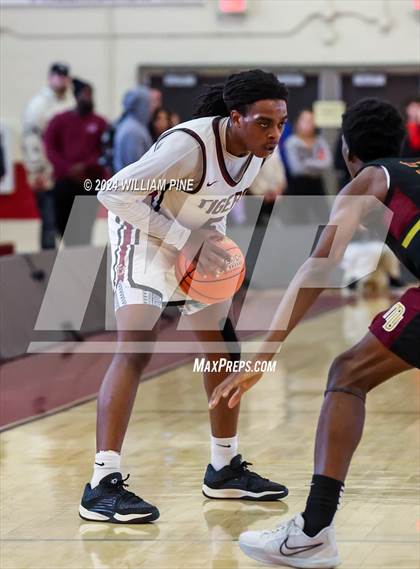 Thumbnail 2 in Mount Vernon @ Kingston (NYSPHSAA Regional Final) photogallery.