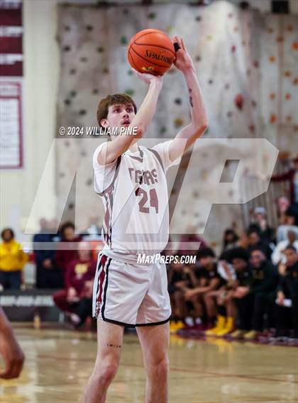 Thumbnail 2 in Mount Vernon @ Kingston (NYSPHSAA Regional Final) photogallery.