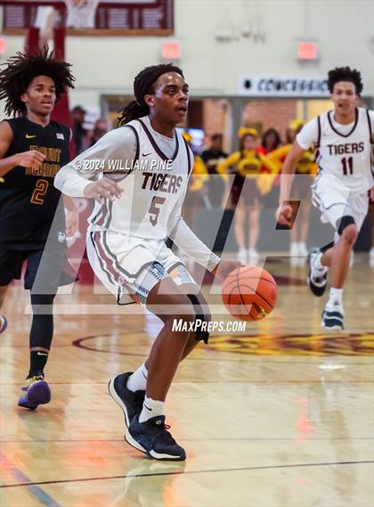 Thumbnail 2 in Mount Vernon @ Kingston (NYSPHSAA Regional Final) photogallery.