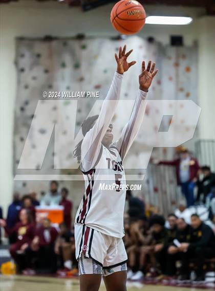 Thumbnail 1 in Mount Vernon @ Kingston (NYSPHSAA Regional Final) photogallery.