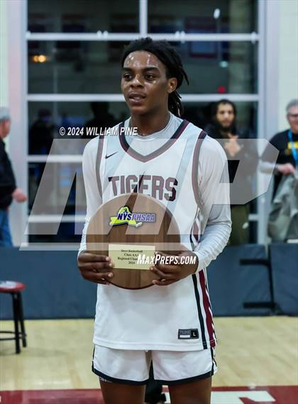 Thumbnail 1 in Mount Vernon @ Kingston (NYSPHSAA Regional Final) photogallery.