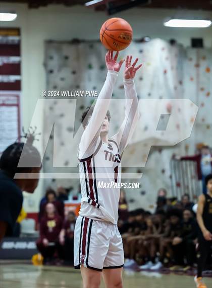 Thumbnail 3 in Mount Vernon @ Kingston (NYSPHSAA Regional Final) photogallery.