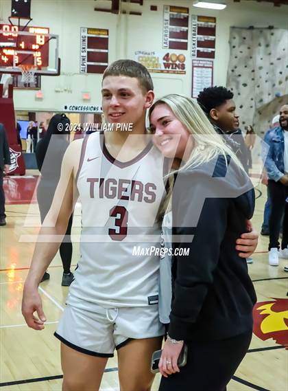 Thumbnail 2 in Mount Vernon @ Kingston (NYSPHSAA Regional Final) photogallery.