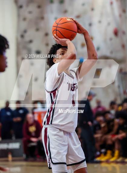 Thumbnail 2 in Mount Vernon @ Kingston (NYSPHSAA Regional Final) photogallery.