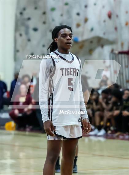 Thumbnail 3 in Mount Vernon @ Kingston (NYSPHSAA Regional Final) photogallery.