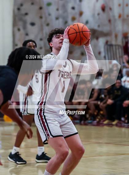 Thumbnail 3 in Mount Vernon @ Kingston (NYSPHSAA Regional Final) photogallery.