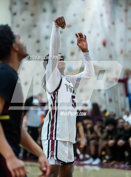 Thumbnail 1 in Mount Vernon @ Kingston (NYSPHSAA Regional Final) photogallery.