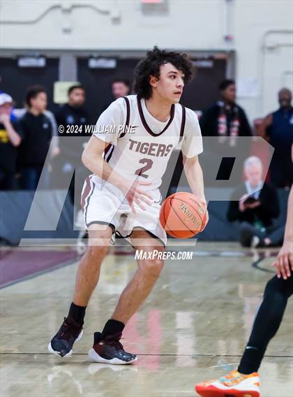 Thumbnail 1 in Mount Vernon @ Kingston (NYSPHSAA Regional Final) photogallery.