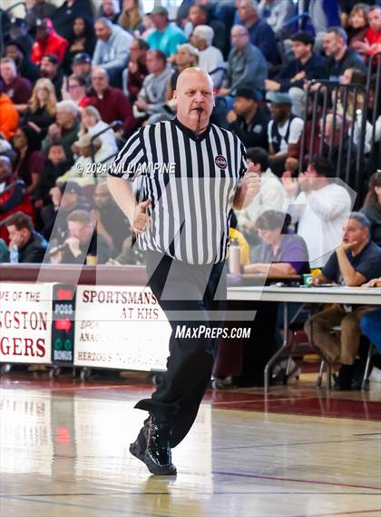 Thumbnail 1 in Mount Vernon @ Kingston (NYSPHSAA Regional Final) photogallery.