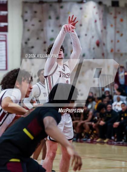 Thumbnail 2 in Mount Vernon @ Kingston (NYSPHSAA Regional Final) photogallery.