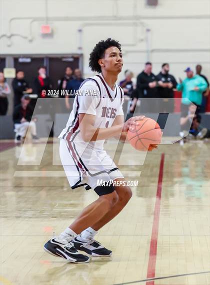 Thumbnail 3 in Mount Vernon @ Kingston (NYSPHSAA Regional Final) photogallery.