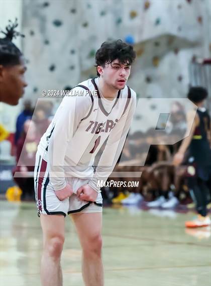 Thumbnail 2 in Mount Vernon @ Kingston (NYSPHSAA Regional Final) photogallery.