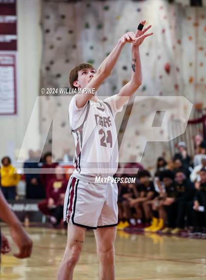 Thumbnail 3 in Mount Vernon @ Kingston (NYSPHSAA Regional Final) photogallery.