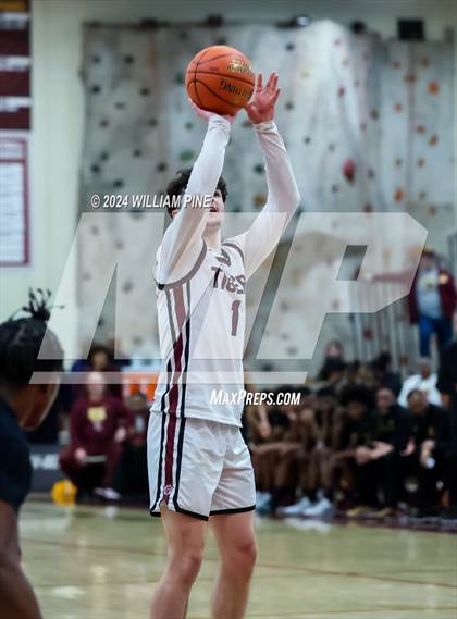 Thumbnail 3 in Mount Vernon @ Kingston (NYSPHSAA Regional Final) photogallery.