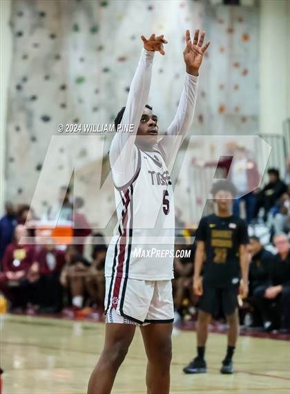 Thumbnail 1 in Mount Vernon @ Kingston (NYSPHSAA Regional Final) photogallery.
