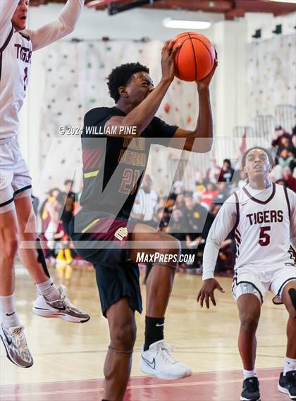 Thumbnail 1 in Mount Vernon @ Kingston (NYSPHSAA Regional Final) photogallery.