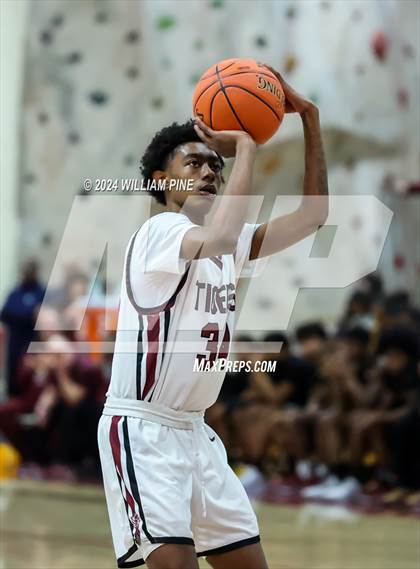 Thumbnail 3 in Mount Vernon @ Kingston (NYSPHSAA Regional Final) photogallery.