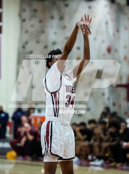 Thumbnail 1 in Mount Vernon @ Kingston (NYSPHSAA Regional Final) photogallery.