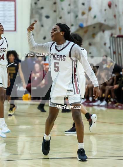 Thumbnail 2 in Mount Vernon @ Kingston (NYSPHSAA Regional Final) photogallery.