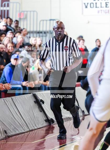Thumbnail 3 in Mount Vernon @ Kingston (NYSPHSAA Regional Final) photogallery.