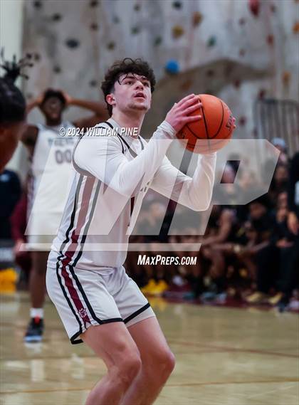 Thumbnail 2 in Mount Vernon @ Kingston (NYSPHSAA Regional Final) photogallery.