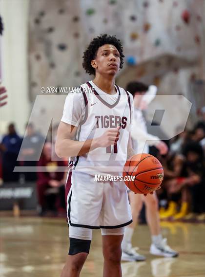 Thumbnail 3 in Mount Vernon @ Kingston (NYSPHSAA Regional Final) photogallery.