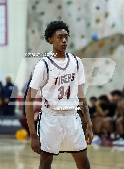 Thumbnail 2 in Mount Vernon @ Kingston (NYSPHSAA Regional Final) photogallery.