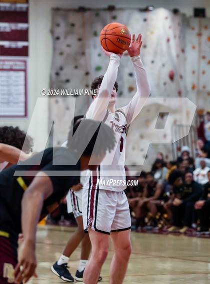 Thumbnail 1 in Mount Vernon @ Kingston (NYSPHSAA Regional Final) photogallery.