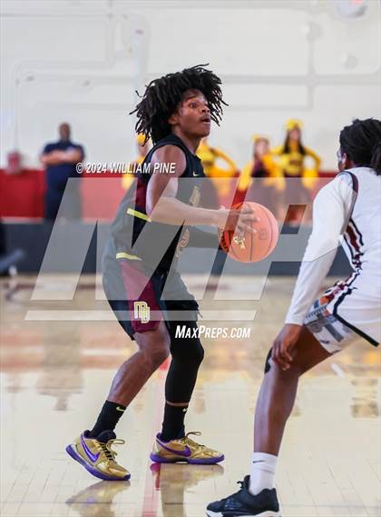 Thumbnail 1 in Mount Vernon @ Kingston (NYSPHSAA Regional Final) photogallery.