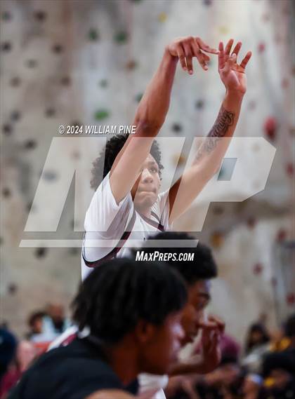 Thumbnail 3 in Mount Vernon @ Kingston (NYSPHSAA Regional Final) photogallery.