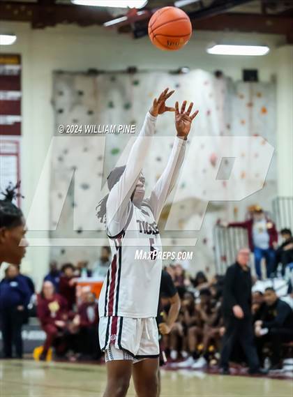 Thumbnail 2 in Mount Vernon @ Kingston (NYSPHSAA Regional Final) photogallery.