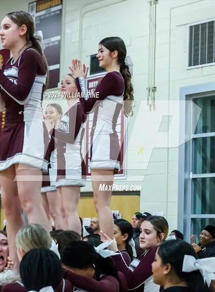 Thumbnail 2 in Mount Vernon @ Kingston (NYSPHSAA Regional Final) photogallery.