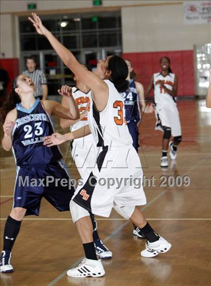 Thumbnail 2 in Crescenta Valley vs. Beverly Hills (Burroughs Tournament) photogallery.