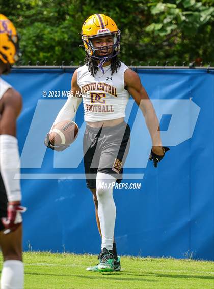 Thumbnail 2 in Whitehaven vs Desoto Central (U of Memphis 7v7) photogallery.