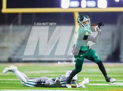 Thumbnail 2 in Aurora vs. Ursuline (OHSAA Division 3 Round 3) photogallery.