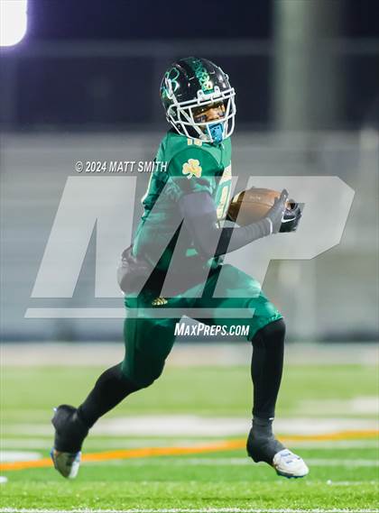Thumbnail 1 in Aurora vs. Ursuline (OHSAA Division 3 Round 3) photogallery.