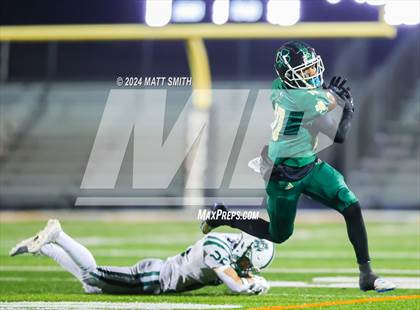 Thumbnail 3 in Aurora vs. Ursuline (OHSAA Division 3 Round 3) photogallery.